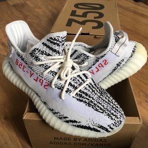BRAND NEW YEEZY BOOST 350 V2 ZEBRA